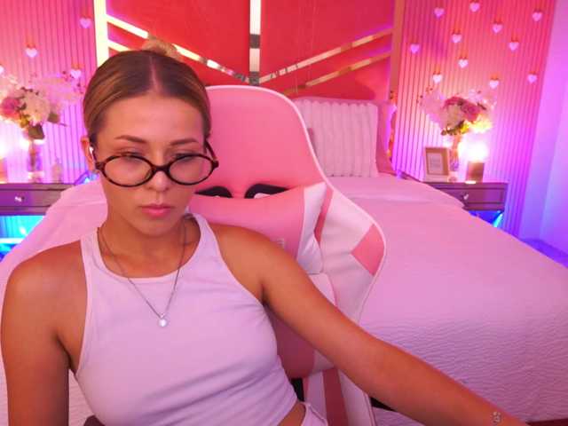 LoveeDove live cam on BongaCams