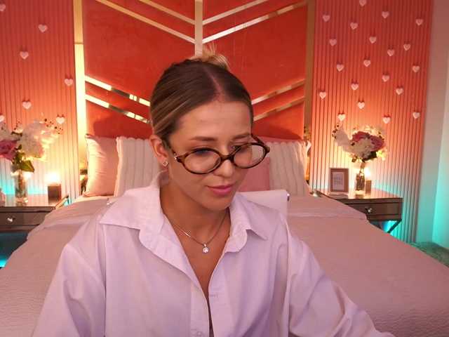 LoveeDove live webcam show