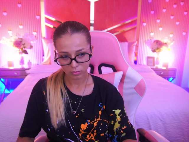 LoveeDove live cam on BongaCams