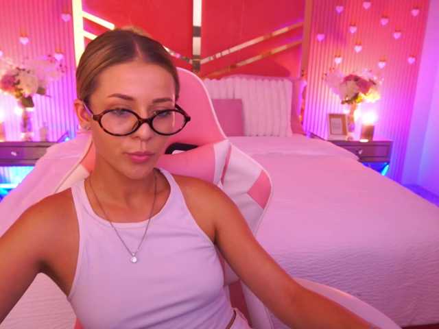 LoveeDove live cam on BongaCams
