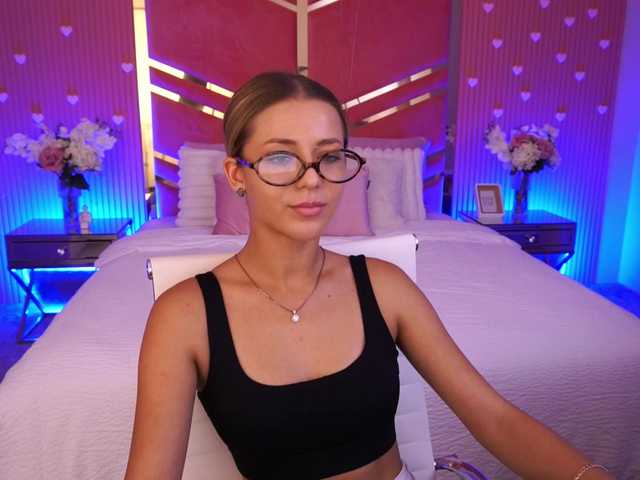 LoveeDove live cam on BongaCams