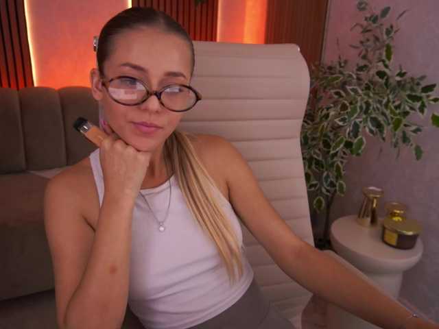 LoveeDove live cam on BongaCams