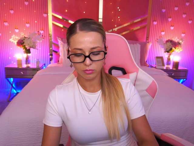 LoveeDove live cam on BongaCams