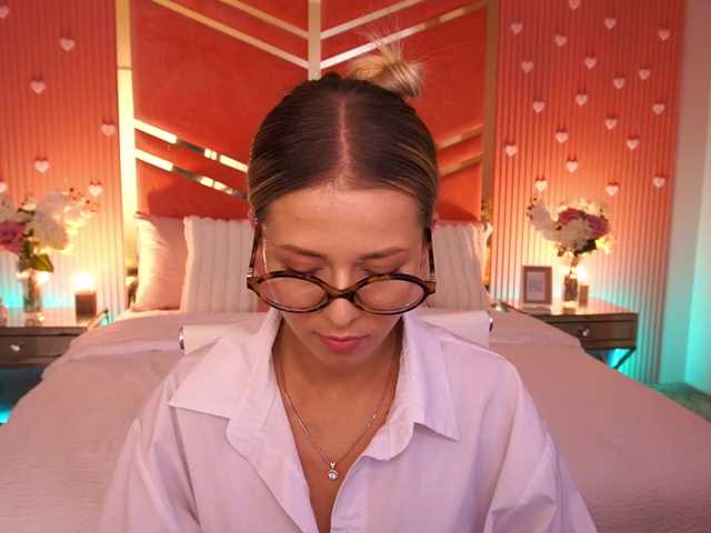 LoveeDove live cam on BongaCams
