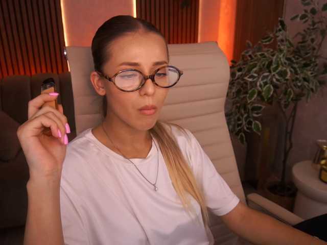 LoveeDove live cam on BongaCams