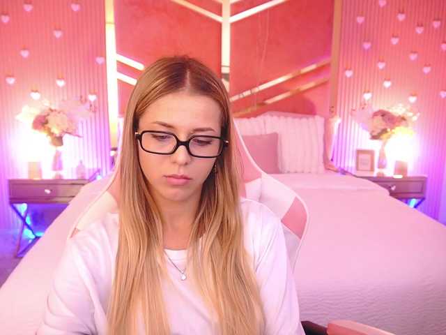 LoveeDove live cam on BongaCams