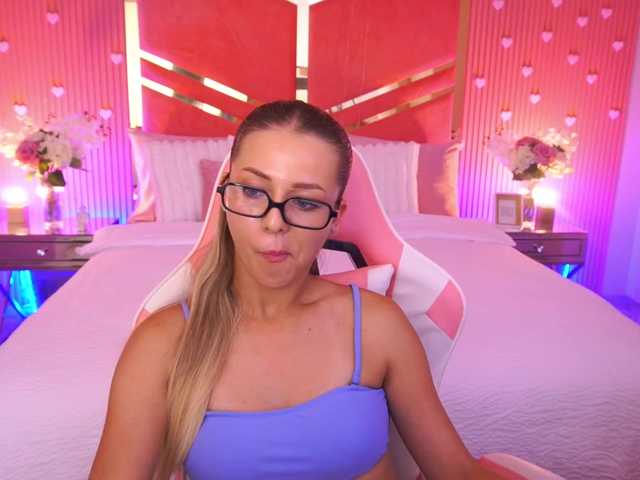 LoveeDove live cam on BongaCams
