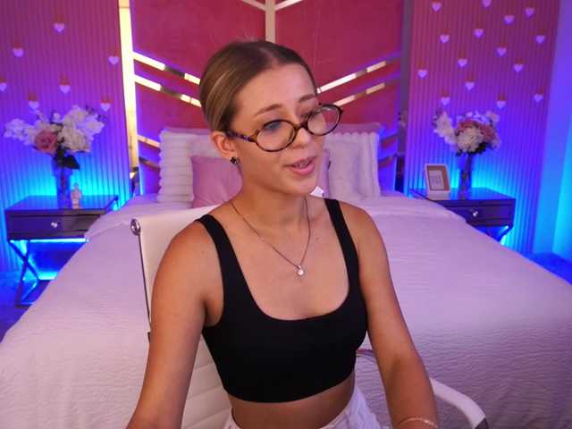 LoveeDove live cam on BongaCams