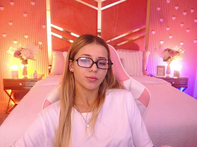 LoveeDove live cam on BongaCams