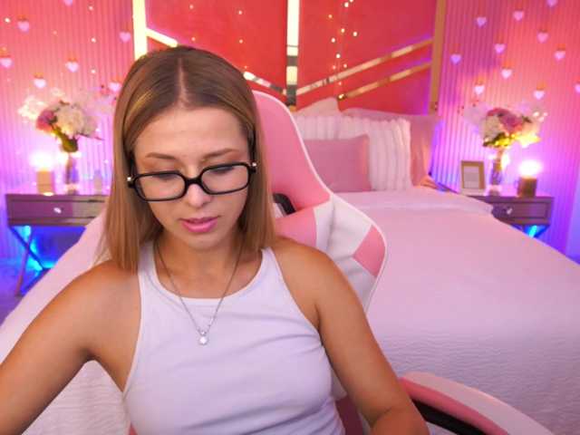 LoveeDove live cam on BongaCams