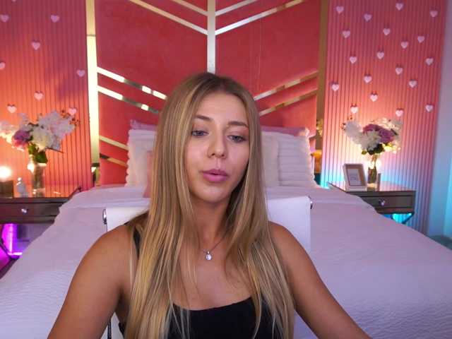 LoveeDove live webcam show