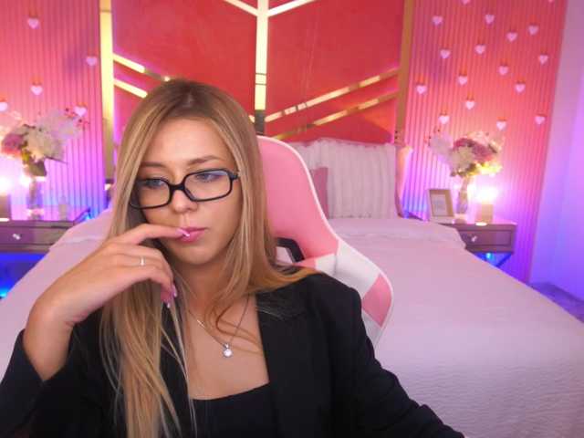 LoveeDove live cam on BongaCams