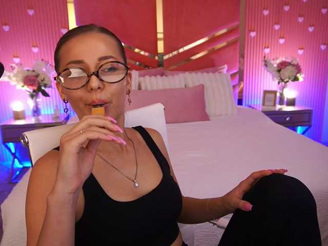 LoveeDove live cam on BongaCams