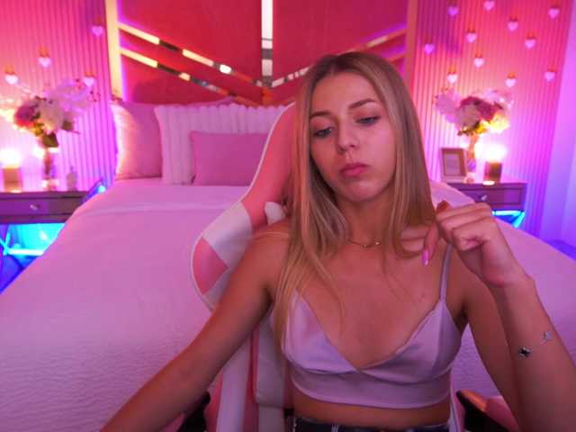 LoveeDove live cam