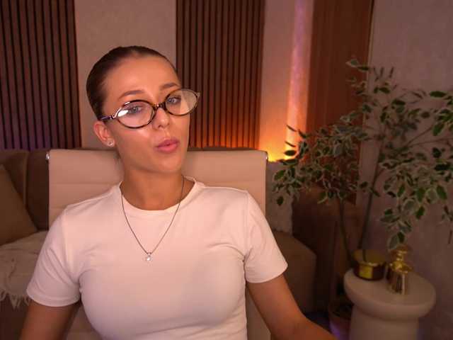 LoveeDove live cam on BongaCams
