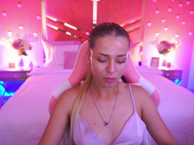 LoveeDove live cam on BongaCams