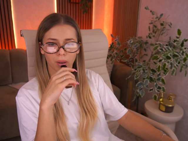 LoveeDove live cam on BongaCams
