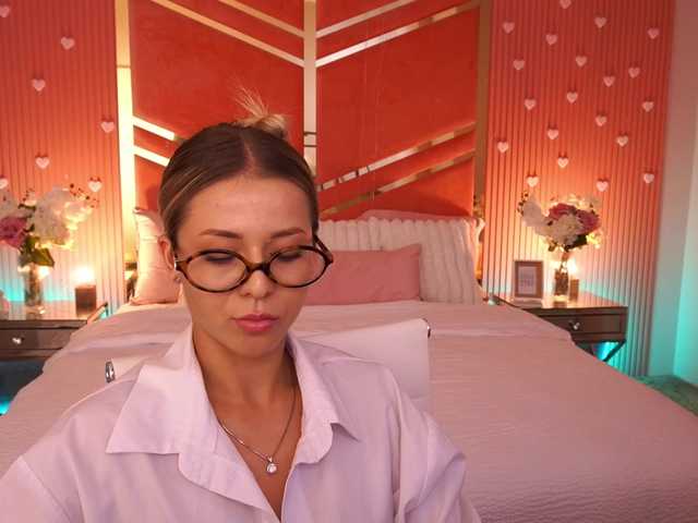 LoveeDove live cam on BongaCams
