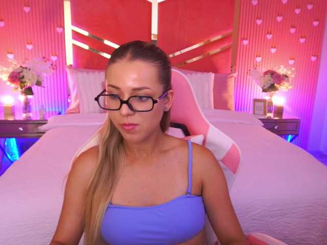 LoveeDove live cam on BongaCams