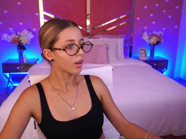 LoveeDove live cam on BongaCams