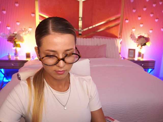 LoveeDove live cam on BongaCams