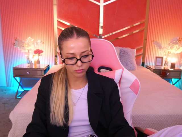 LoveeDove live cam on BongaCams