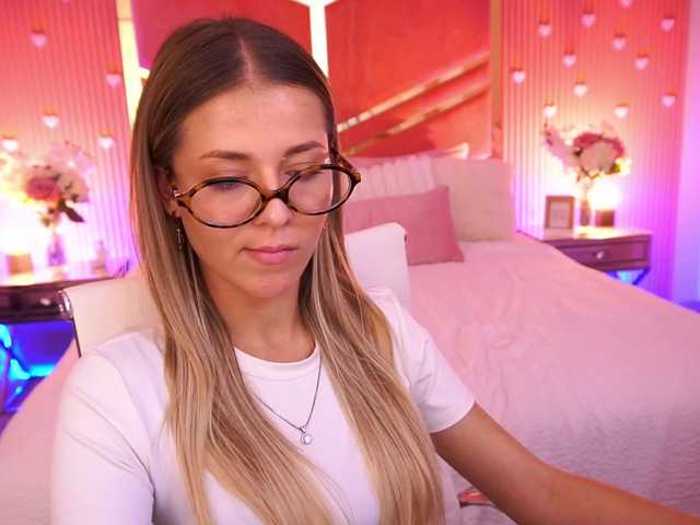 LoveeDove live cam on BongaCams