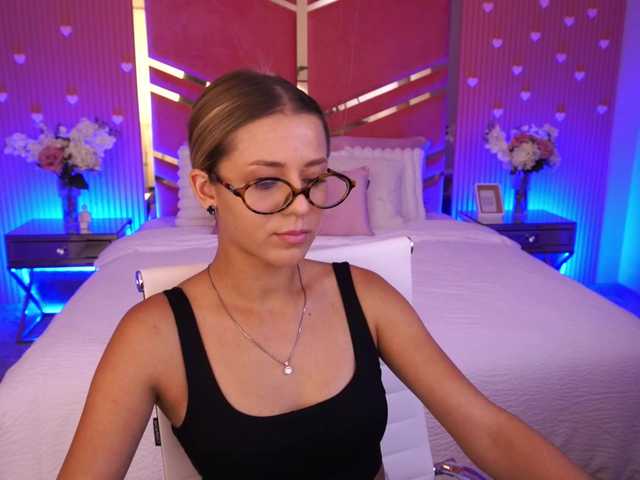 LoveeDove live cam on BongaCams