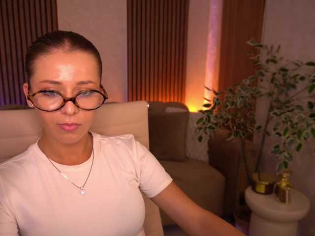 LoveeDove live webcam show