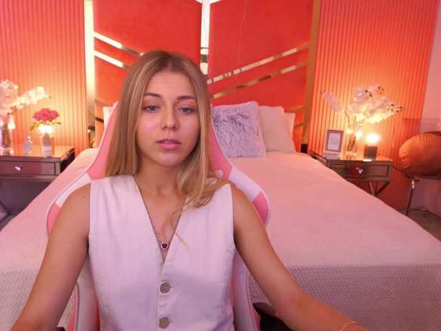 LoveeDove live cam on BongaCams