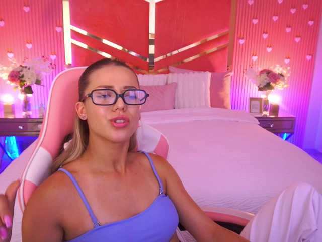 LoveeDove live cam on BongaCams