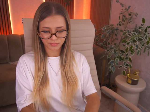 LoveeDove live cam on BongaCams