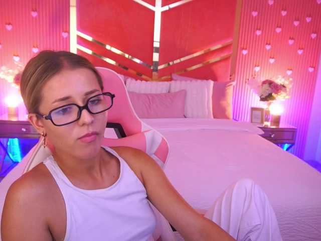 LoveeDove live cam on BongaCams