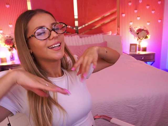 LoveeDove live cam on BongaCams