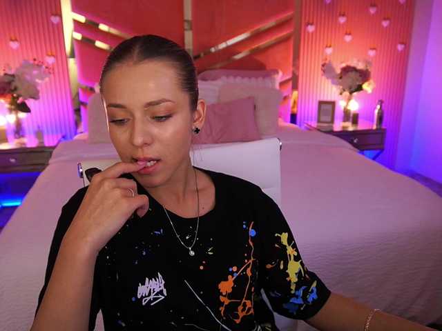 LoveeDove live cam on BongaCams