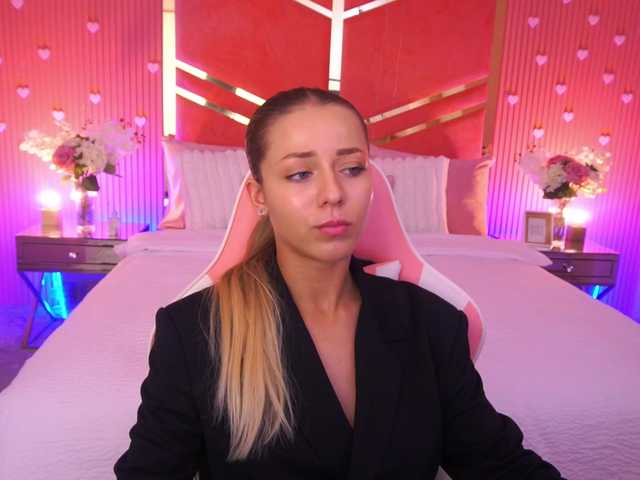 LoveeDove live cam on BongaCams
