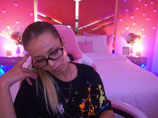 LoveeDove live cam on BongaCams