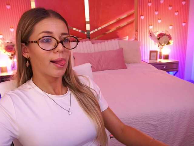 LoveeDove live cam on BongaCams