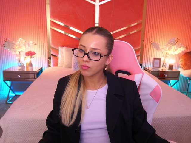 LoveeDove live cam on BongaCams