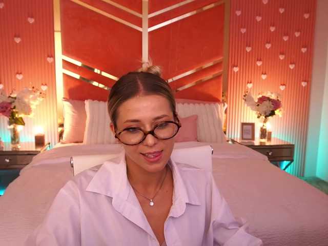 LoveeDove live webcam show