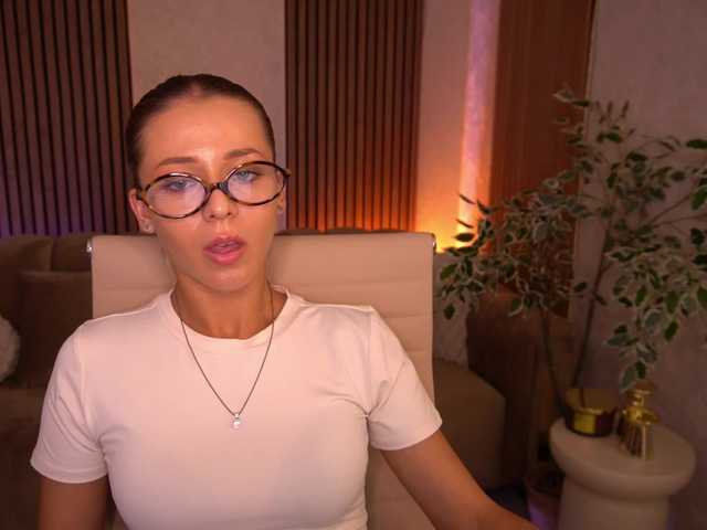 LoveeDove live cam on BongaCams