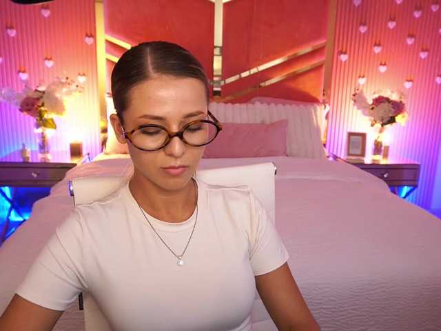LoveeDove live webcam show