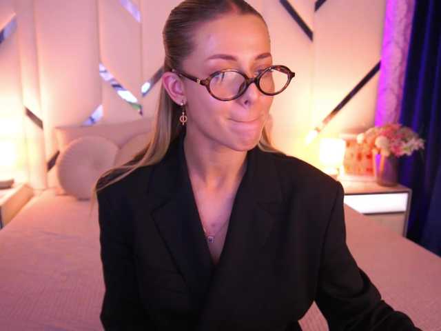 LoveeDove live cam on BongaCams