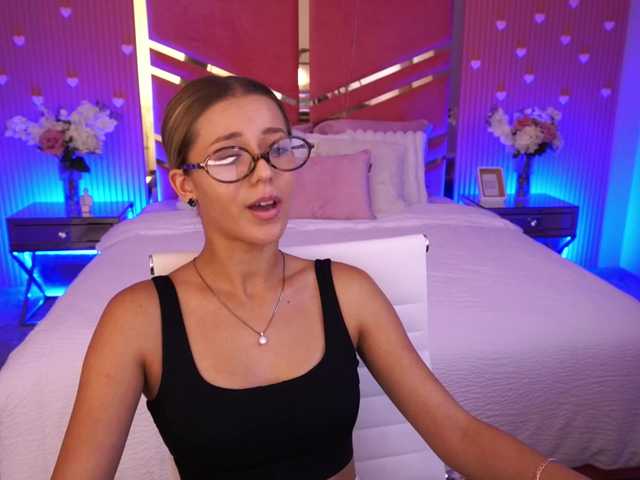 LoveeDove live cam on BongaCams