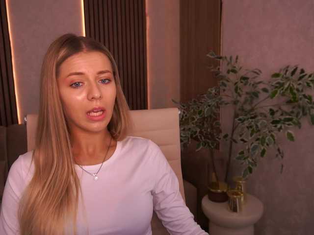 LoveeDove live cam on BongaCams