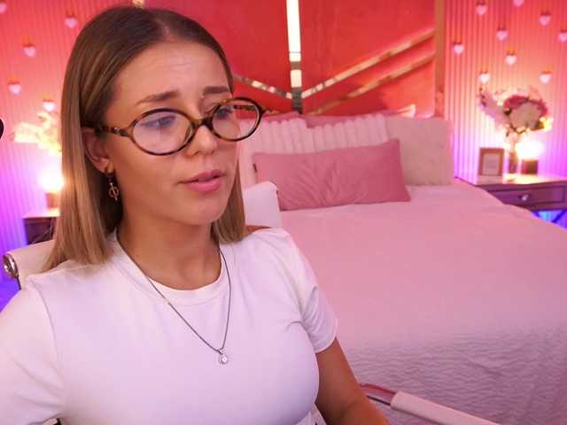 LoveeDove live cam on BongaCams