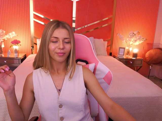 LoveeDove live cam on BongaCams