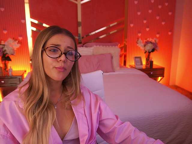 LoveeDove live cam on BongaCams