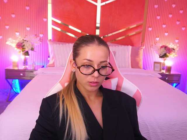 LoveeDove live cam on BongaCams