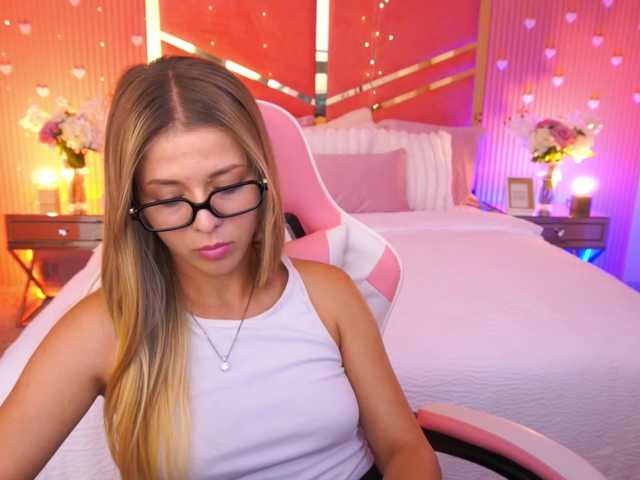 LoveeDove live cam on BongaCams